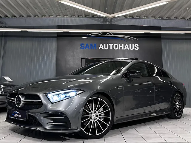 Grauer Mercedes-AMG CLS im Showroom